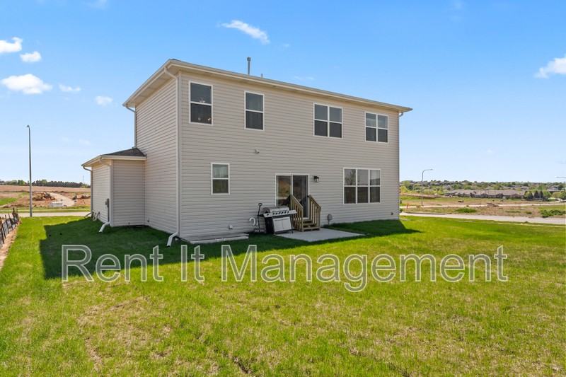 6910 Stony Point Dr - Photo 5 of 33