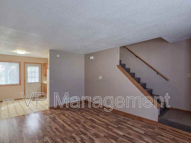 7 Park Crest Ct - Photo 3 of 10