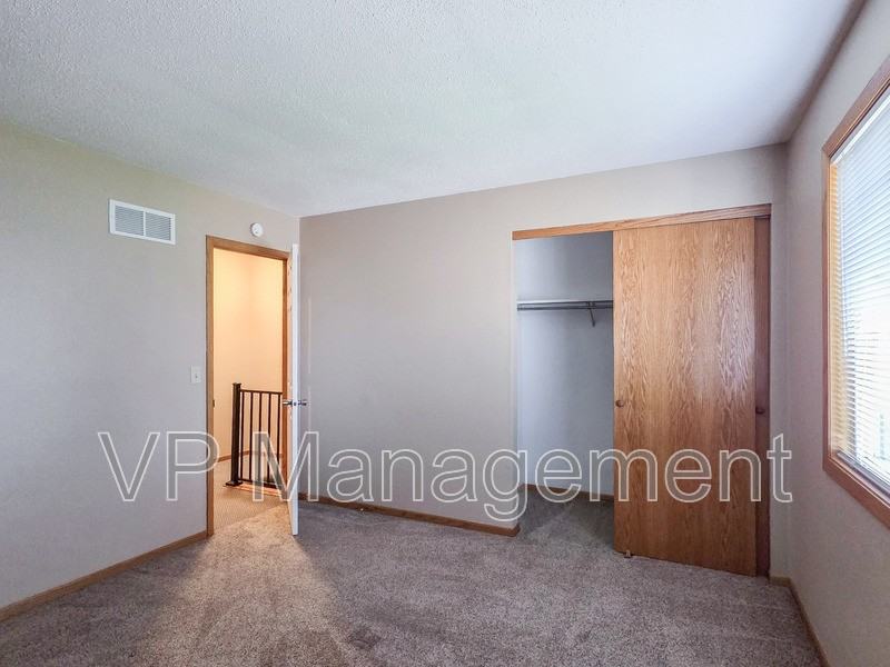 7 Park Crest Ct - Photo 6 of 10
