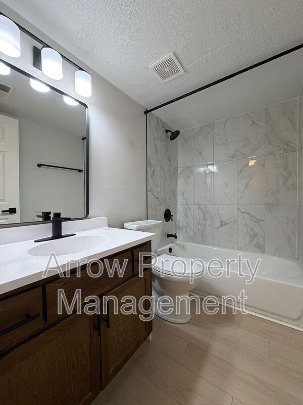 3619 N 60th St - Photo 4 of 6