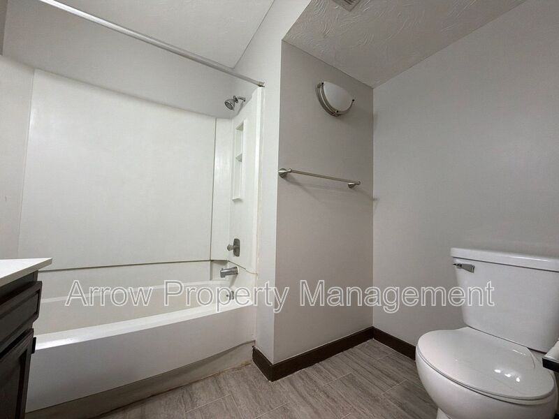2400 R St #3 - Photo 3 of 7