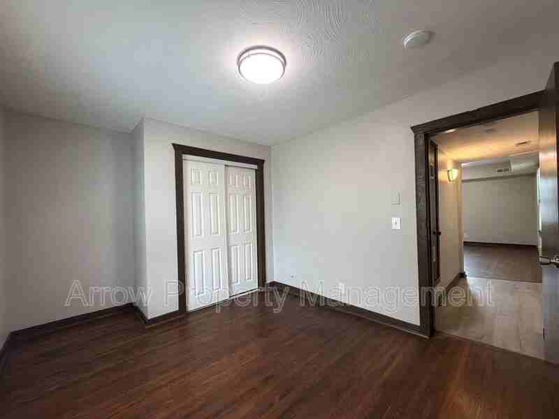 2400 R St #3 - Photo 4 of 7