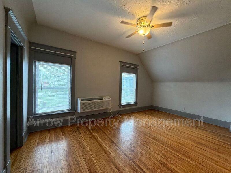 738 N 25th St #1 - Photo 3 of 11