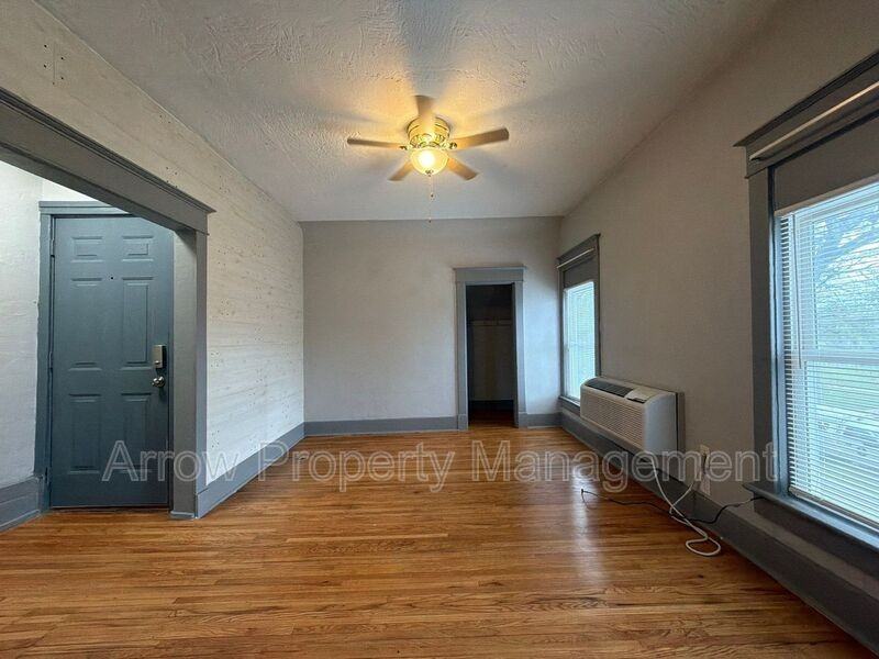 738 N 25th St #1 - Photo 4 of 11