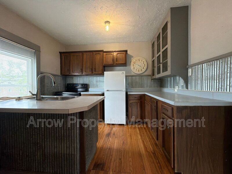 738 N 25th St #1 - Photo 5 of 11