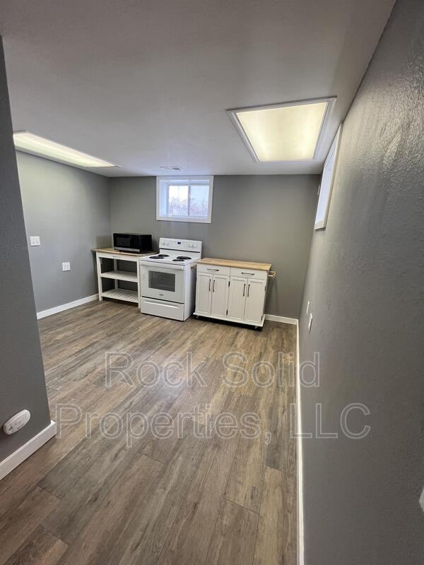 2104 E 12th St - Photo 3 of 23