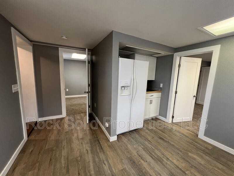 2104 E 12th St - Photo 4 of 23
