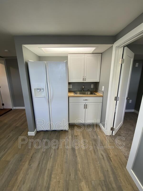 2104 E 12th St - Photo 5 of 23