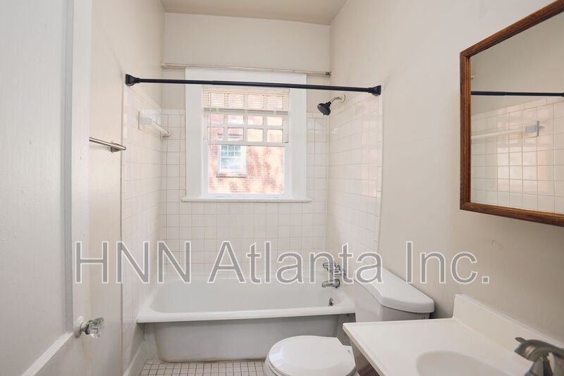 439 N Highland Ave Ne #18 - Photo 5 of 9