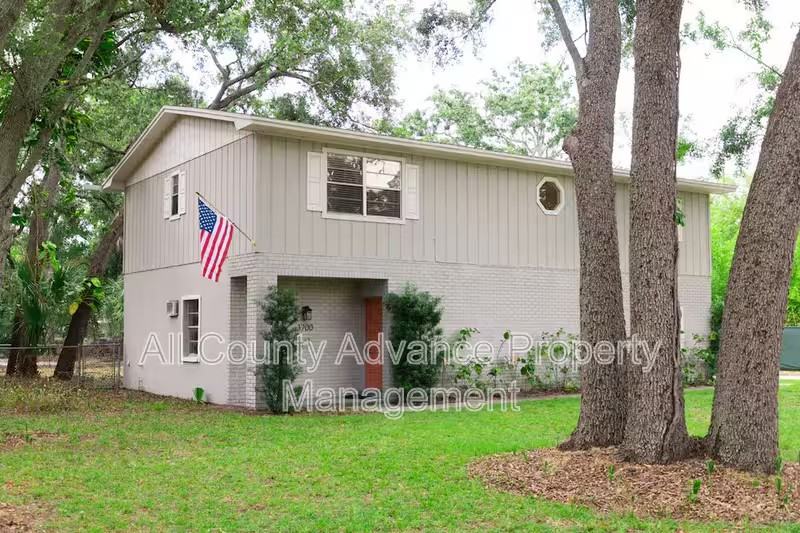 3700 Shore Blvd - Photo 2 of 14