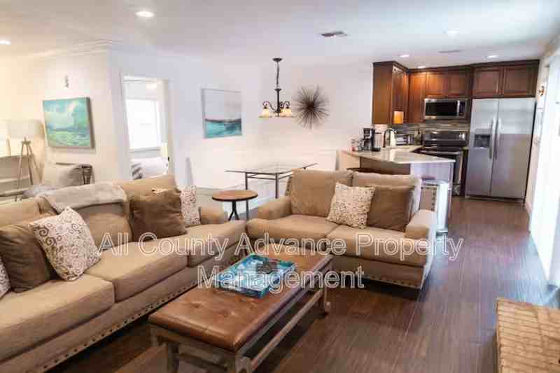 3700 Shore Blvd - Photo 4 of 14