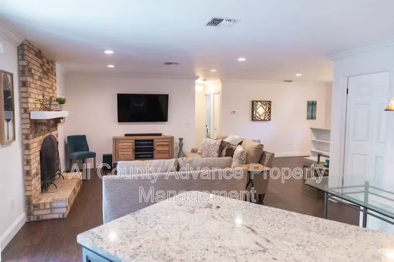 3700 Shore Blvd - Photo 6 of 14