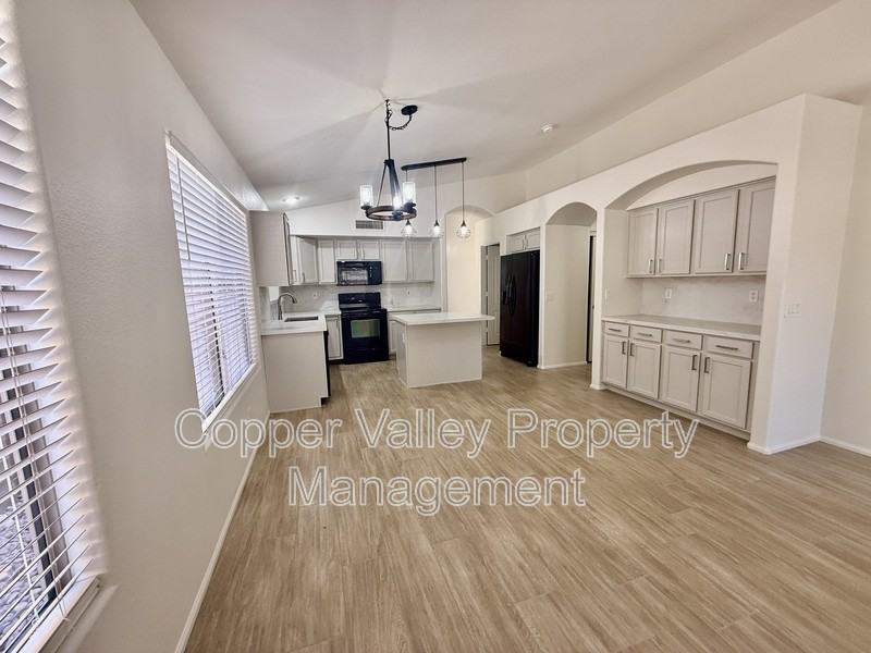 2326 W Gambit Trl - Photo 2 of 20