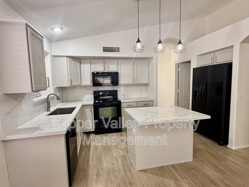 2326 W Gambit Trl - Photo 3 of 20