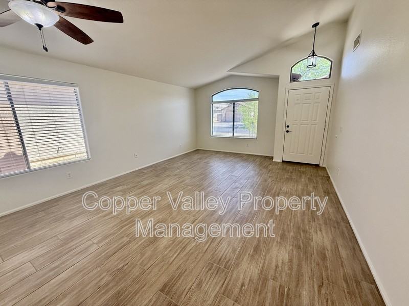2326 W Gambit Trl - Photo 7 of 20