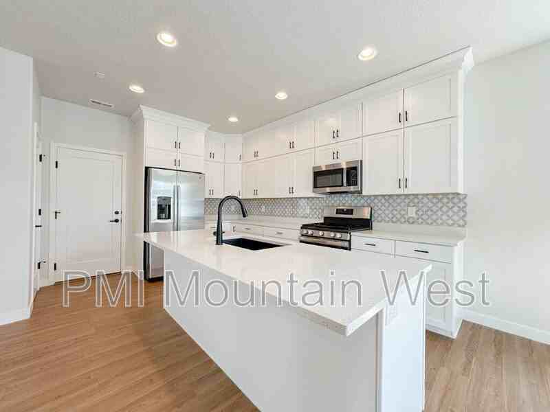 3855 Sw - Photo 7 of 32