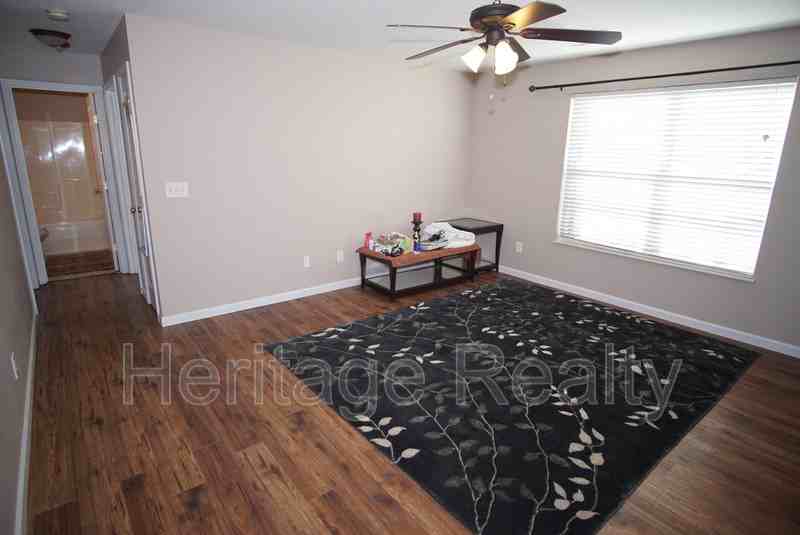 4820 Poplar Crest Way - Photo 3 of 14