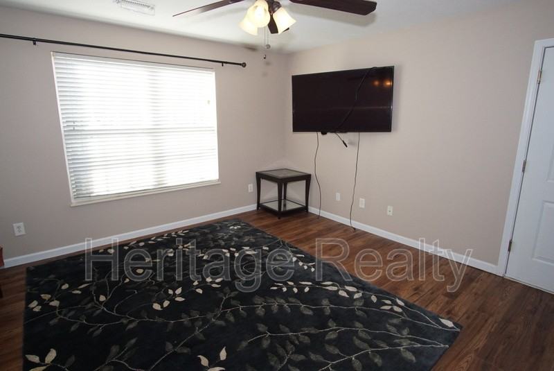 4820 Poplar Crest Way - Photo 4 of 14