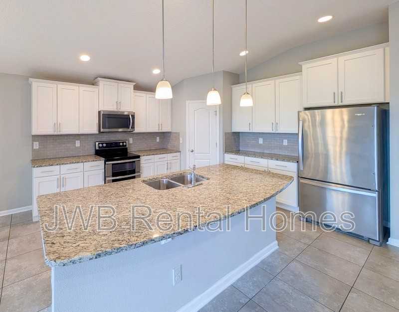 1329 Nochaway Dr - Photo 2 of 33