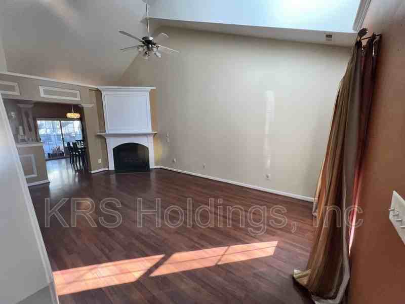 8164 Rolling Glenn Dr - Photo 2 of 17