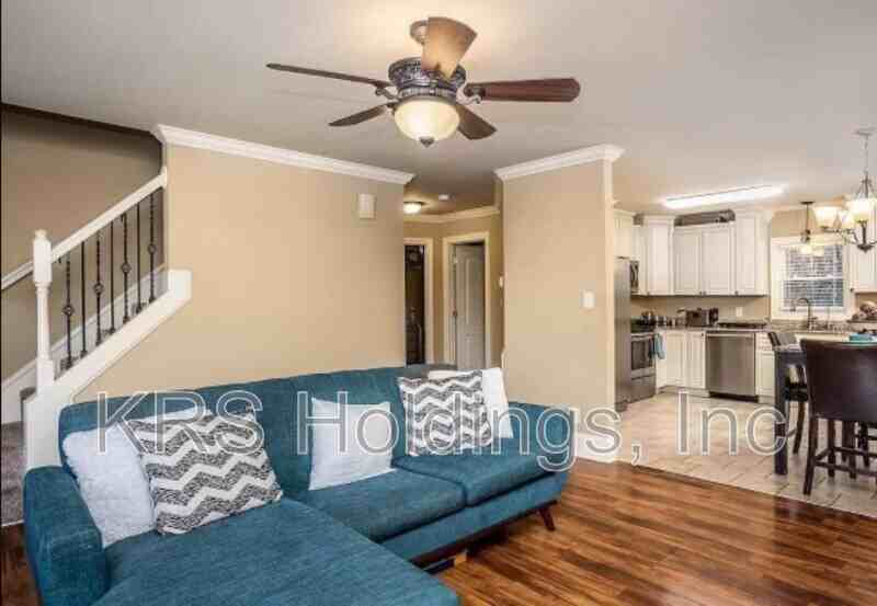 8164 Rolling Glenn Dr - Photo 4 of 17