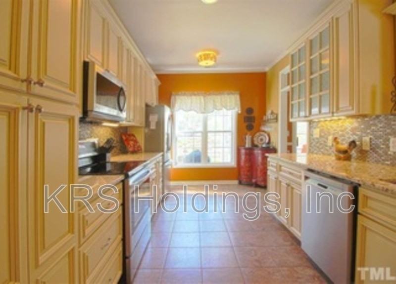 8164 Rolling Glenn Dr - Photo 5 of 17