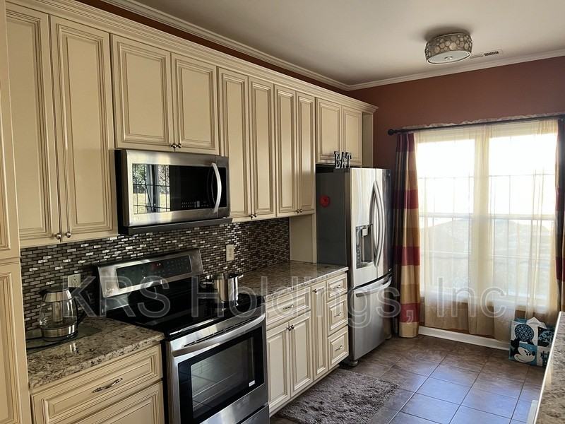 8164 Rolling Glenn Dr - Photo 6 of 17