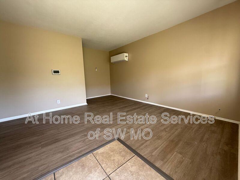 1434 W State St - Photo 2 of 7