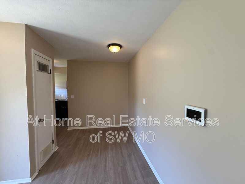 1434 W State St - Photo 3 of 7