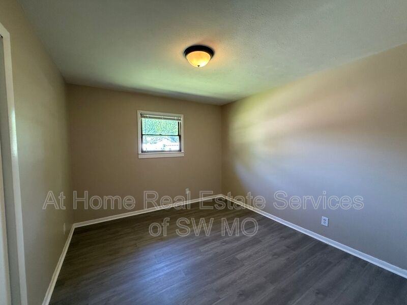 1434 W State St - Photo 5 of 7