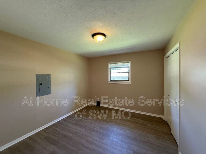 1434 W State St - Photo 6 of 7