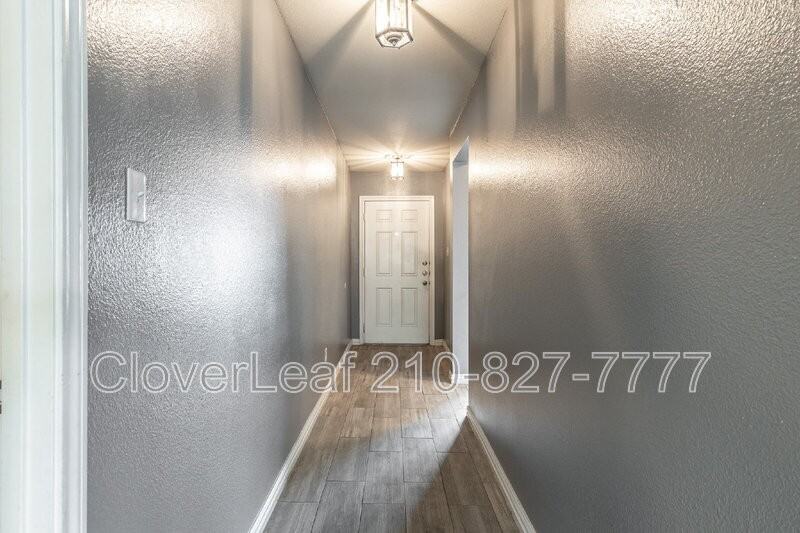 229 Hereford St - Photo 5 of 33