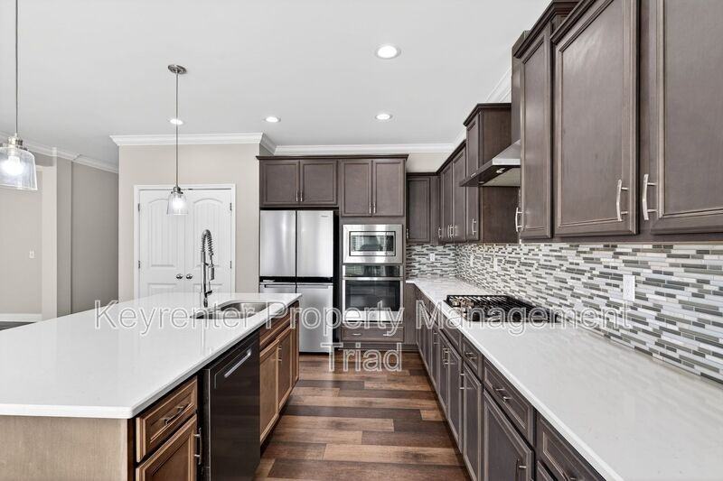 4604 Skyview Trl - Photo 4 of 50
