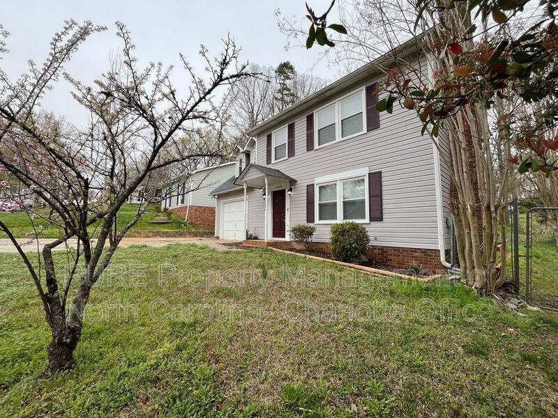 7409 Lockmont Dr - Photo 3 of 23