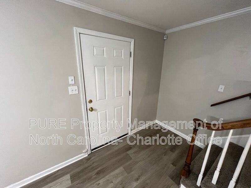 7409 Lockmont Dr - Photo 5 of 23