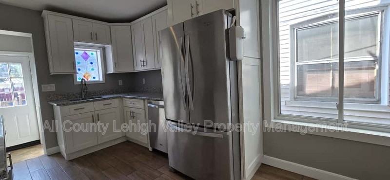 316 E Union Blvd - Photo 3 of 15