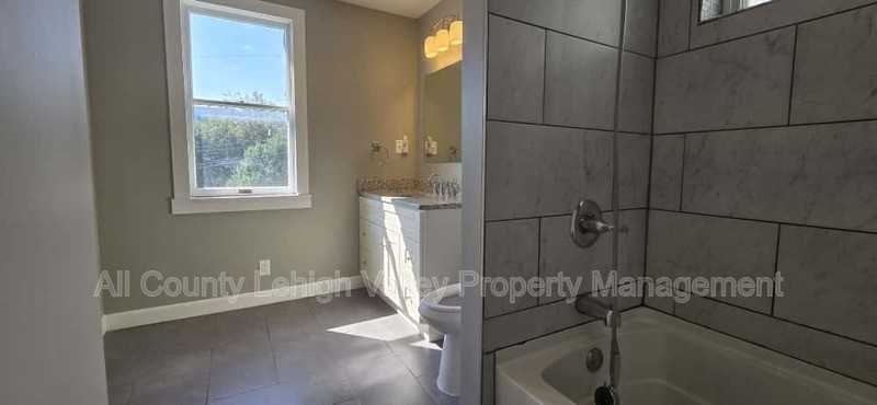 316 E Union Blvd - Photo 5 of 15