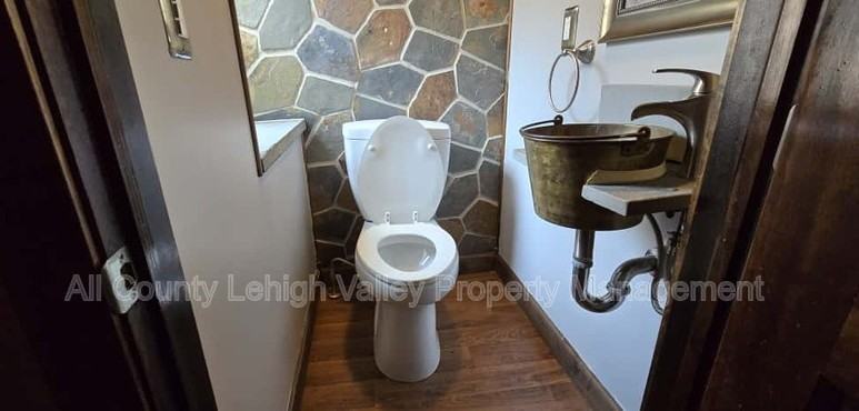 316 E Union Blvd - Photo 7 of 15