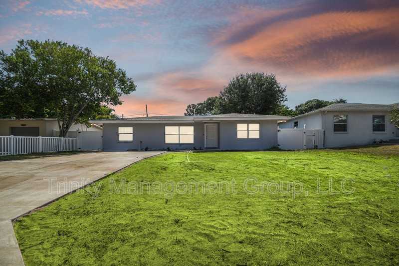 1051 Dogwood Dr - Photo 2 of 15