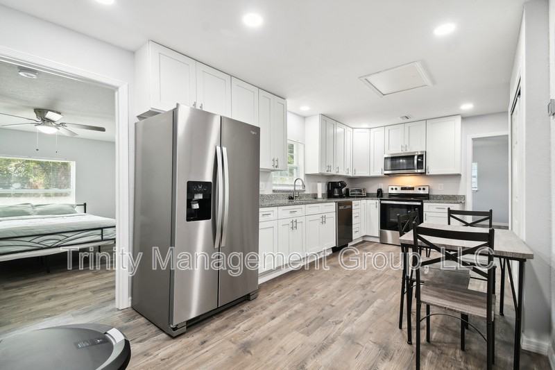 1051 Dogwood Dr - Photo 4 of 15