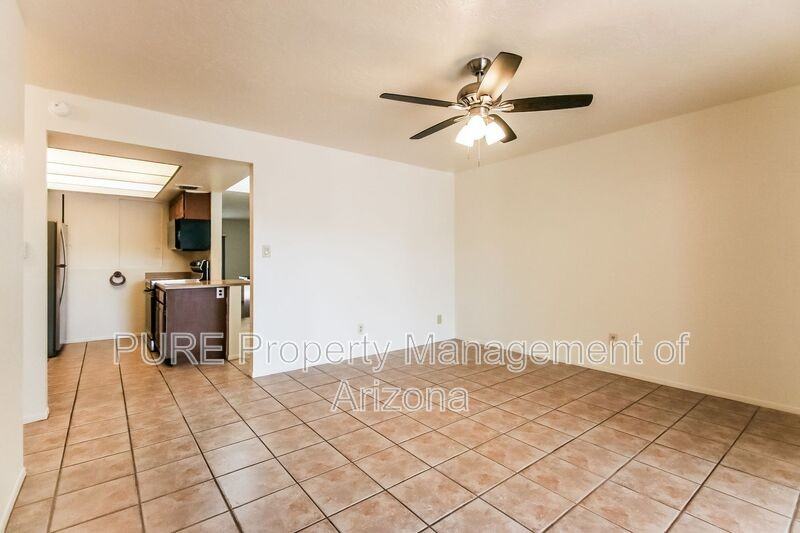 659 W 10th St - Photo 4 of 39