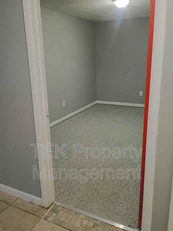 471 N Goodman St #C - Photo 2 of 11