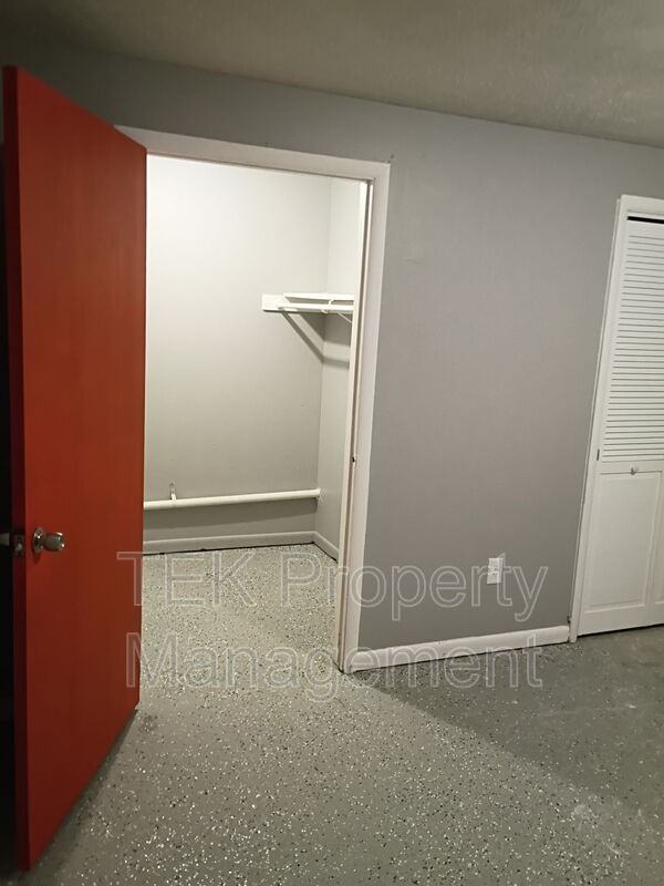 471 N Goodman St #C - Photo 3 of 11