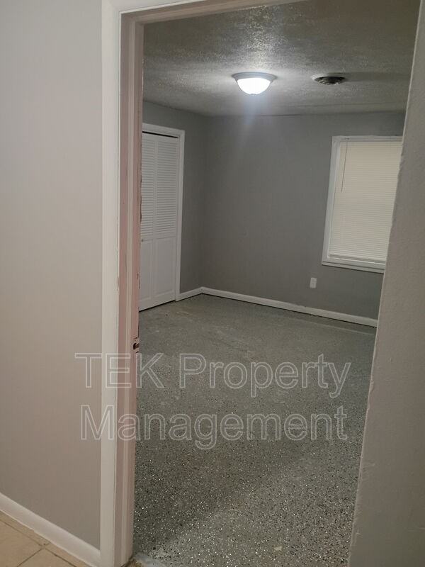 471 N Goodman St #C - Photo 4 of 11