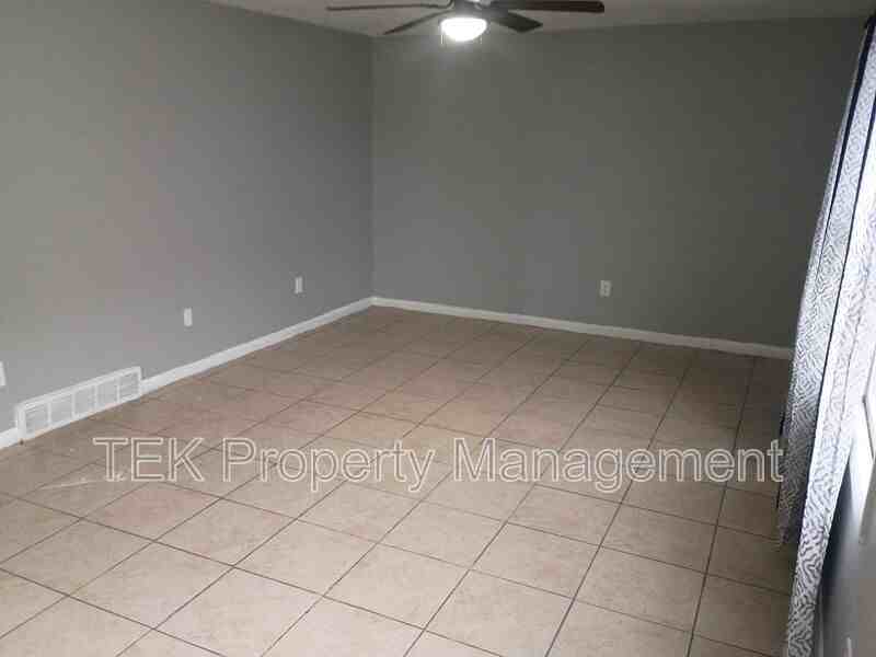 471 N Goodman St #C - Photo 5 of 11