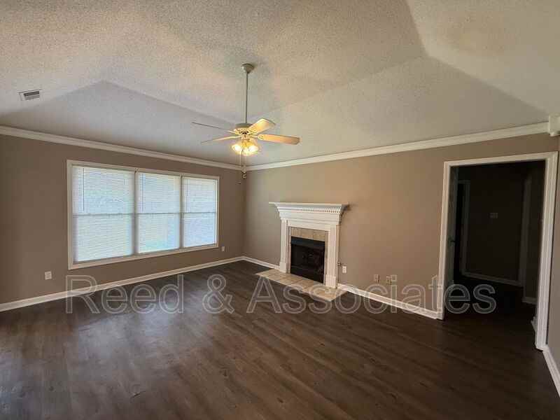 4362 Zachary St - Photo 4 of 12