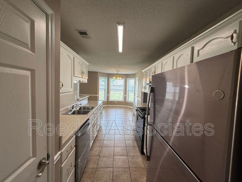4362 Zachary St - Photo 5 of 12
