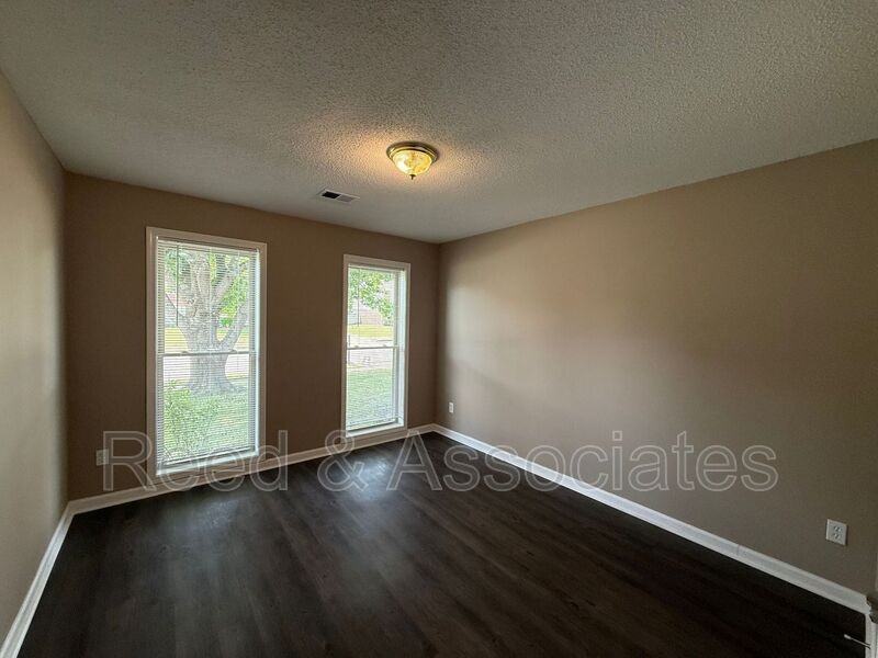 4362 Zachary St - Photo 7 of 12