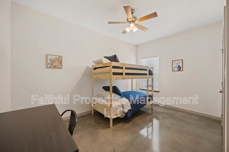 10071 Shadow Wood Cir - Photo 6 of 10