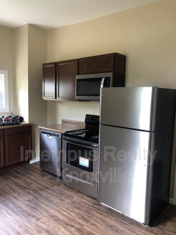 2000 Forest Ave - Photo 4 of 17